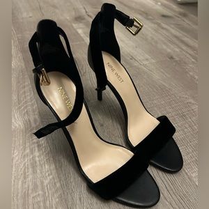 Nine West Strappy Velvet High Heel Size 7.5